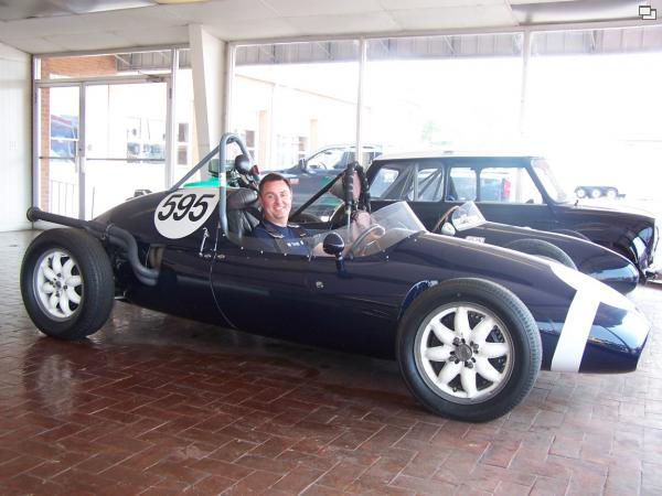 Pete Mantell in a Cooper (1152 x 864).jpg