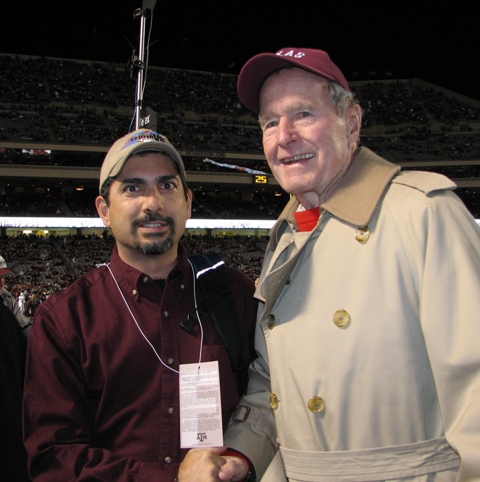 2009-11-26 A&amp;M-UT Game with Pres George Bush Sr.jpg