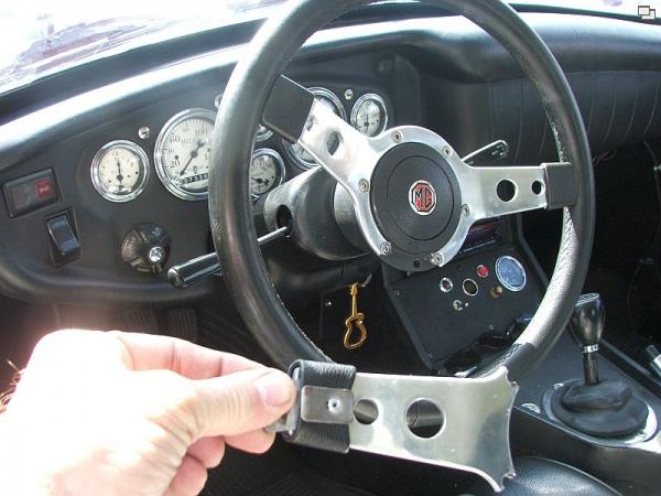 Indy Breakdown - steering wheel.jpg